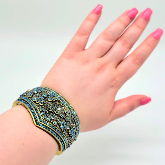 Heidi Daus Oversized Blue Topaz Swarovski Crystal Hinged Cuff Bracelet S/M - Picture 5 of 12